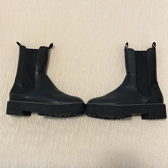 FREE SHIPPING H&M platform boots (size 42) - Picture 2 of 4